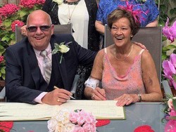 Kisah Haru di Balik Pasangan yang Viral karena Baru Nikah di Usia 70 Tahun