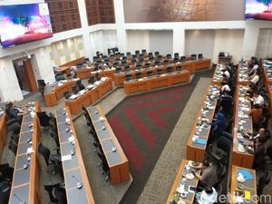 Ngaret 4,5 Jam, Akhirnya Rapat Banggar DPR dan Pemerintah Dimulai Ngaret 4,5 Jam, Akhirnya Rapat Banggar DPR dan Pemerintah Dimulai