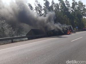 Dua Kecelakaan di Tol Cipularang, Truk Terbakar di Km 91 Dua Kecelakaan di Tol Cipularang, Truk Terbakar di Km 91