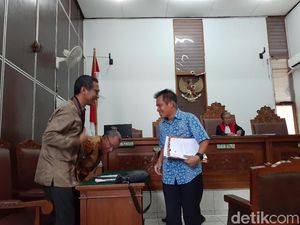 Hakim Tolak Gugatan Warga yang Ikan Koinya Mati karena Listrik Padam Hakim Tolak Gugatan Warga yang Ikan Koinya Mati karena Listrik Padam