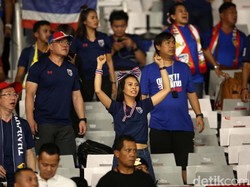 Para pendukungan merayakan setiap gol yang dibuat Thailand.