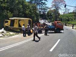 Truk Oleng di Tanjakan Emen, Satu Penumpang Tewas