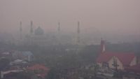 Kabut Asap Selimuti Wilayah Sumatera dan Kalimantan