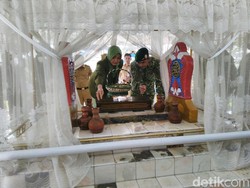 HUT ke-70, Brigif Raider 13 Ziarah ke Makam Bupati Galuh Ciamis