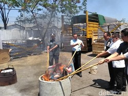 Barang Impor Tanpa Izin Senilai Rp 8 Miliar Dimusnahkan