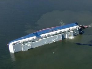 24 Jam Terjebak, 2 ABK Kapal Kargo Korsel yang Terguling Selamat