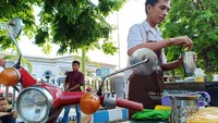 Uniknya! Ngopi di Si Komo Bisa Selfie dengan Motor Jadul