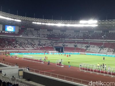 Stadion GBK yang Tak Bertuan Malam Tadi