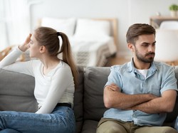 Duh! Pria Ini Jual Bekal dari Istri Agar Bisa Jajan Makanan di Luar