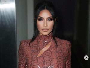Pakaian Dalam Kim Kardashian Terjual Rp 28 Miliar Hanya dalam Hitungan Menit Pakaian Dalam Kim Kardashian Terjual Rp 28 Miliar Hanya dalam Hitungan Menit