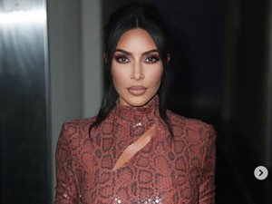 Pakaian Dalam Kim Kardashian Terjual Rp 28 Miliar Hanya dalam Hitungan Menit Pakaian Dalam Kim Kardashian Terjual Rp 28 Miliar Hanya dalam Hitungan Menit