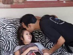 Kenal di Medsos, Pria Tetap Setia Pada Kekasih yang Lumpuh Jelang Bertemu