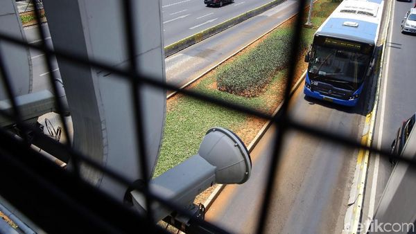 Hati-hati! Nekat Terobos Busway, Tilang Elektronik Menanti Anda