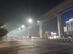 Kabut Asap Kebakaran Lahan Selimuti Palembang Pagi dan Malam Hari