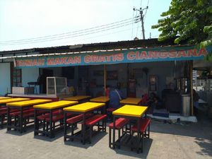 Perampok di RM Gratis untuk Duafa di Bogor Sempat Dikira Mau Minta Makan Perampok di RM Gratis untuk Duafa di Bogor Sempat Dikira Mau Minta Makan