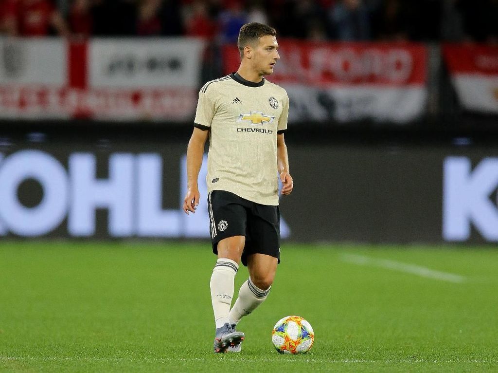 Pemulihan Cedera Pinggul, Dalot Berobat ke China Pemulihan Cedera Pinggul, Dalot Berobat ke China