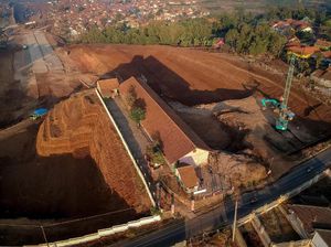 Dikepung Proyek Tol Cisumdawu, SDN Cijolang Dipindah ke Pesantren