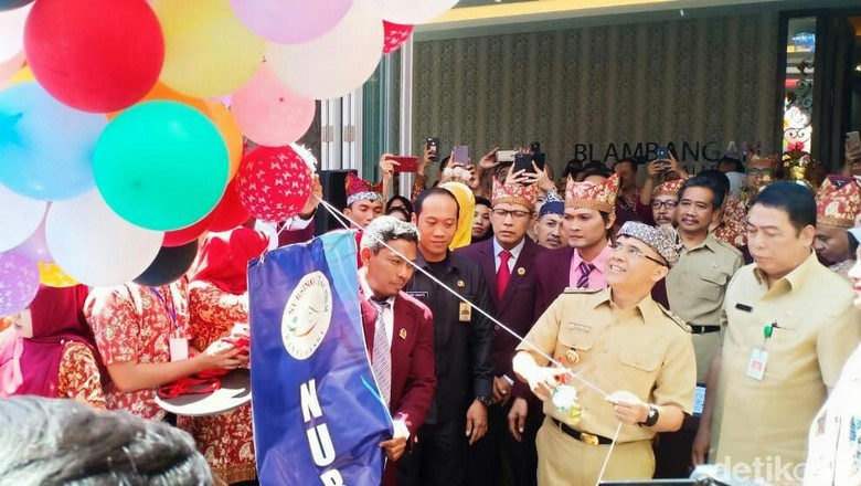 Banyuwangi dan Perawat Kolaborasi Bikin Sehat Usaha Wisata Warga Banyuwangi dan Perawat Kolaborasi Bikin Sehat Usaha Wisata Warga
