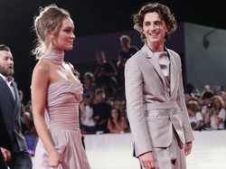 Ciuman dengan Putri Johnny Depp Jadi Sorotan, Timothee Chalamet Malu