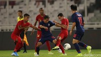 Indonesia kedodoran di babak kedua. Alhasil, Thailand mampu memberondong tiga kali gawang Indonesia.