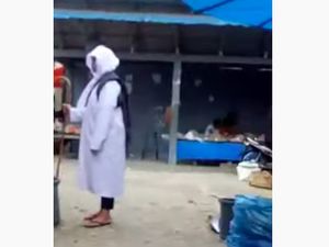 Pria Misterius Berjubah Putih Viral di Sumut, Ingatkan Tuhan Murka Pria Misterius Berjubah Putih Viral di Sumut, Ingatkan Tuhan Murka
