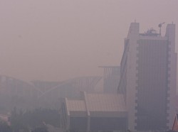 Video Pekanbaru Diselimuti Asap Pekat, Sekolah Diliburkan
