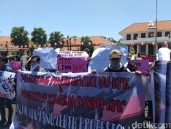Ratusan Mahasiswa Surabaya Dukung Revisi UU KPK