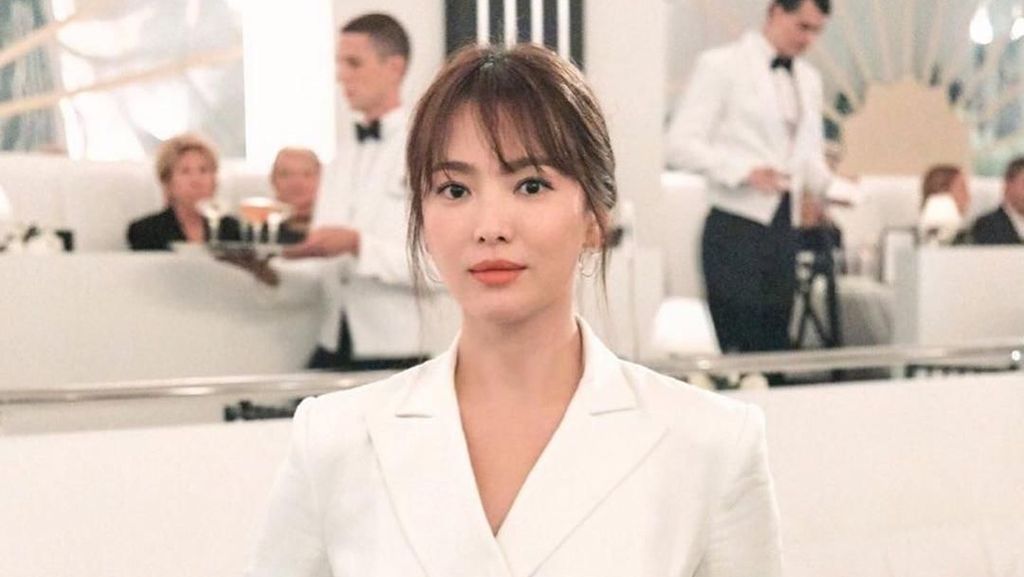 Song Hye-kyo Elegan di New York Fashion Week, Tapi Kata Netizen Terlihat Tua
