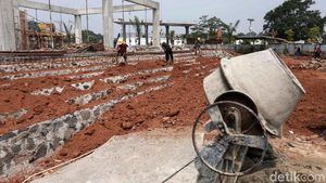 Melihat Progres Pembangunan Alun-alun Kota Depok