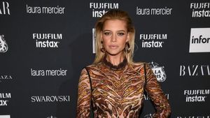 Foto: Penampilan Seksi Bintang Baywatch Kelly Rohrbach