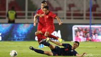 Kekalahan kedua beruntun setelah takluk dari Malaysia pekan lalu membuat Indonesia terpuruk di posisi terbawah dengan nol poin. 