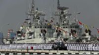 Defile Pasukan Meriahkan HUT TNI AL Ke-74