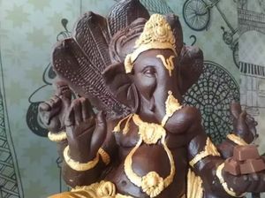 Demi Toleransi, Seniman Muslim di India Ini Bikin Patung Ganesha dari Cokelat Demi Toleransi, Seniman Muslim di India Ini Bikin Patung Ganesha dari Cokelat