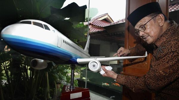 Gagasan Brilian BJ Habibie untuk Teknologi Dunia