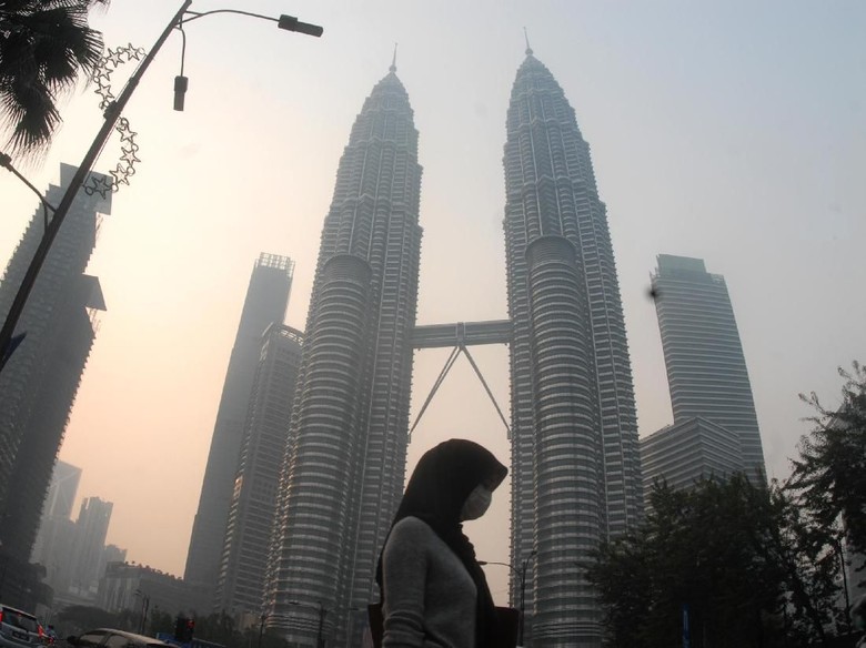 Kabut Asap, Mahathir Akan Tindak Tegas Perusahaan Malaysia di Indonesia