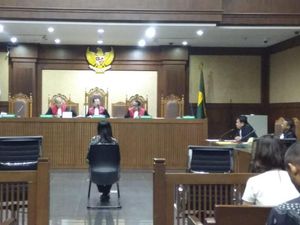 Hakim Tolak Eksepsi Indung Perantara di Kasus Suap Bowo Sidik Hakim Tolak Eksepsi Indung Perantara di Kasus Suap Bowo Sidik