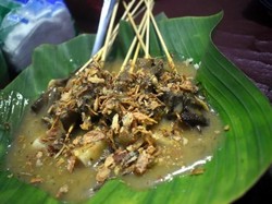 Tambo Cie! Sate Padang yang Gurih Pedas Ada di 5 Warung Tenda Ini