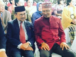 Aa Gym Bersanding dengan Habibie: Selamat Jalan Orang Tua, Guru, dan Motivatorku Aa Gym Bersanding dengan Habibie: Selamat Jalan Orang Tua, Guru, dan Motivatorku