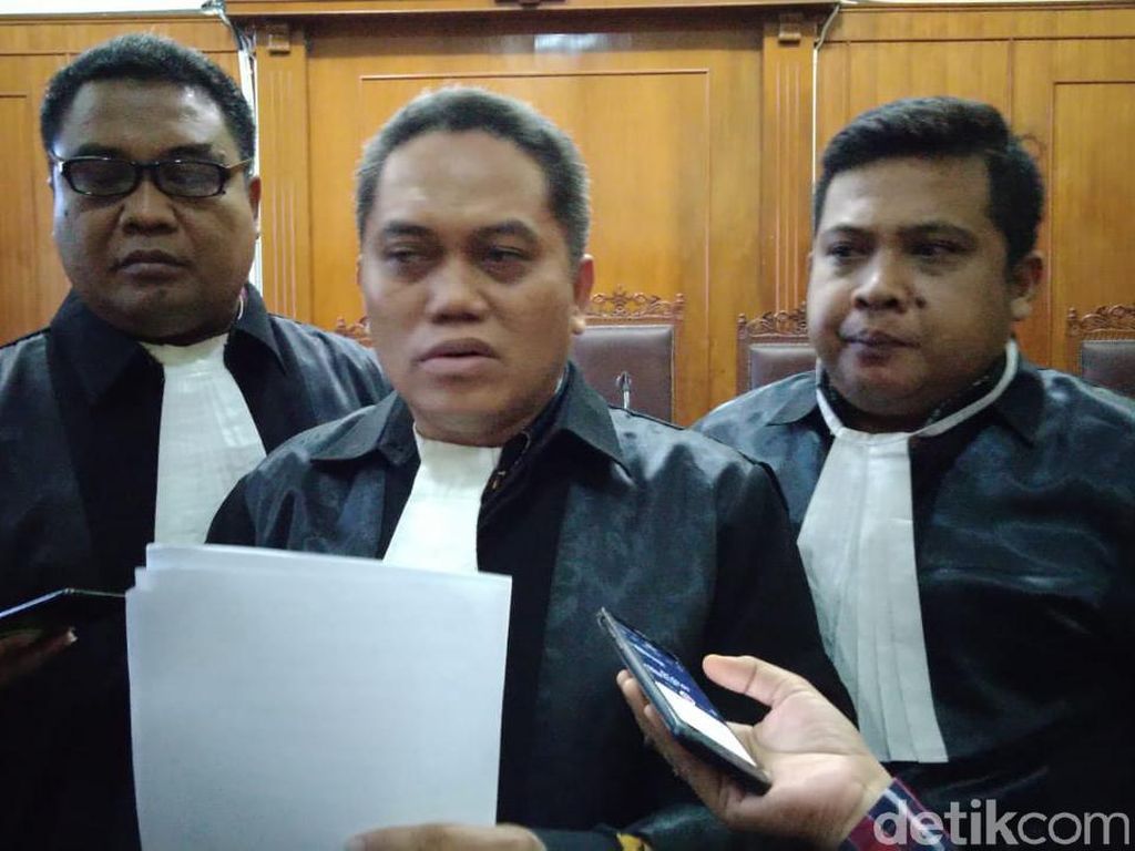 Satu Terdakwa Pembakar Polsek Tambelangan Ajukan Penangguhan Penahanan Satu Terdakwa Pembakar Polsek Tambelangan Ajukan Penangguhan Penahanan