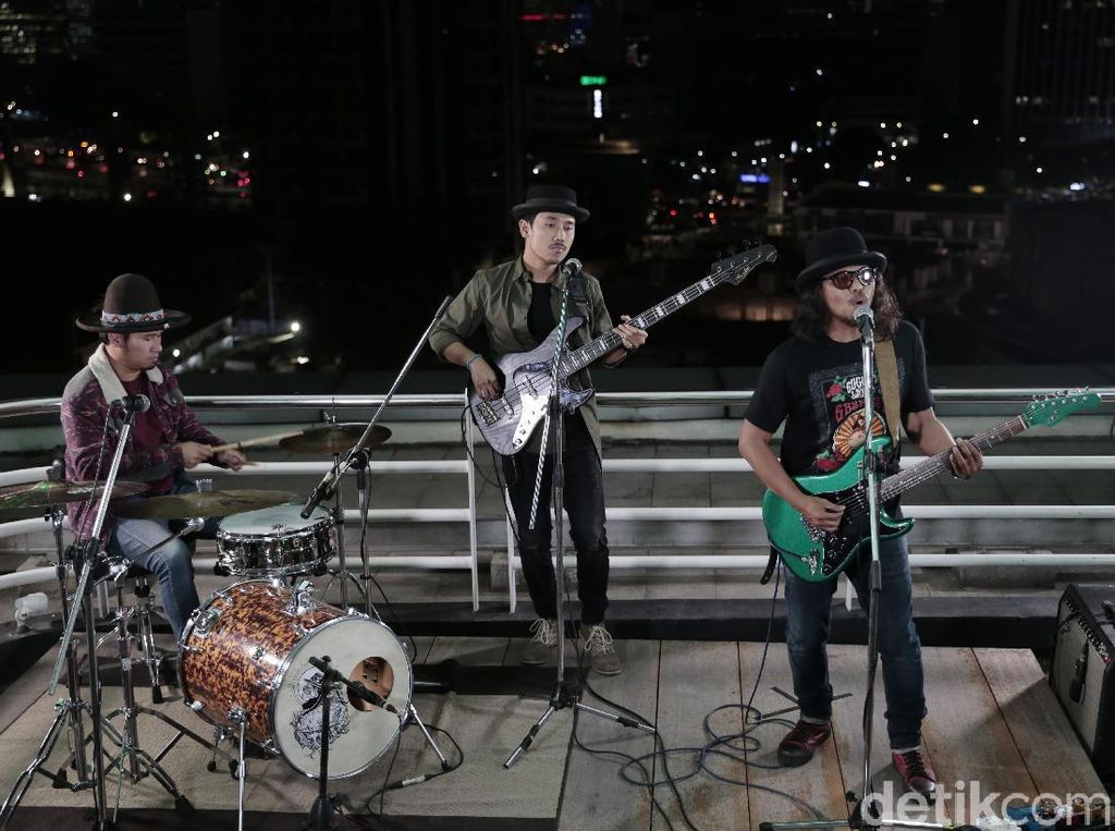 Gugun Blues Shelter Akui Sulit Jual Boxset di Era Digital Gugun Blues Shelter Akui Sulit Jual Boxset di Era Digital