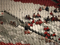 Mereka juga mengeluhkan harga tiket yang mahal.