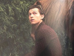 Tom Holland Tiba-tiba Disebut Ayah Bayi Nicki Minaj