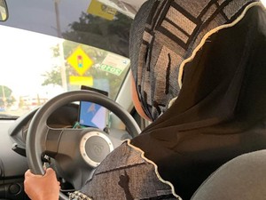 Viral, Kisah Haru Wanita 60 Tahun Kaprikornus Driver Taksi Online Demi Keluarga