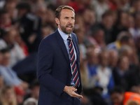 Inggris: Depan Ampuh, Belakang Rapuh