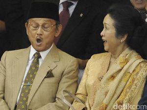 Kisah Cinta Habibie-Ainun yang Haru Biru