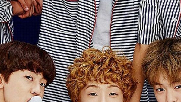 Ini Pose Keren dari Semua Anggota Boyband Korea Saat Kulineran