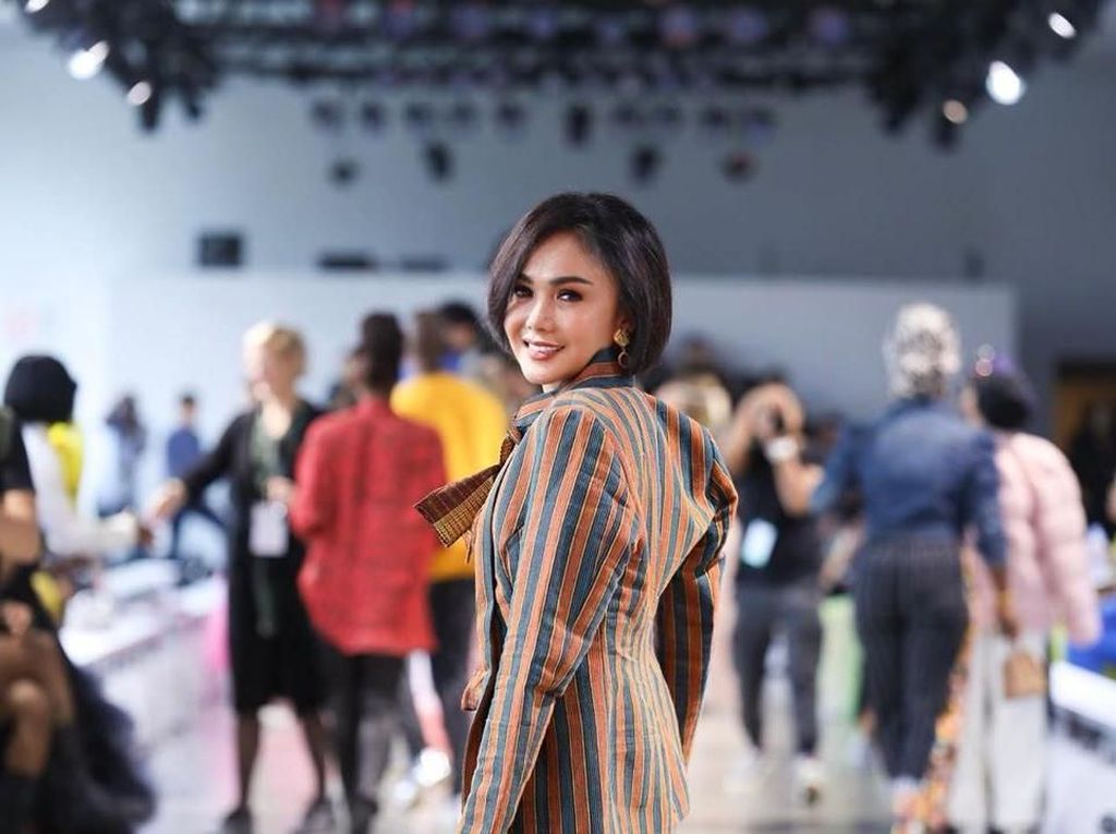 Suka Diminta Foto dengan Pria, Yuni Shara Punya Cara Sopan Layani Suka Diminta Foto dengan Pria, Yuni Shara Punya Cara Sopan Layani