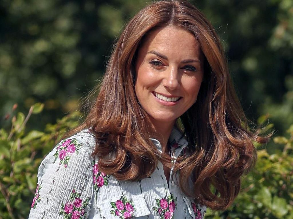 Kate Middleton Tiba di Pakistan, Baju Tradisional Jadi Andalan Kate Middleton Tiba di Pakistan, Baju Tradisional Jadi Andalan