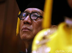 Yasonna Laoly Dikukuhkan Menjadi Guru Besar Ilmu Kriminologi Yasonna Laoly Dikukuhkan Menjadi Guru Besar Ilmu Kriminologi