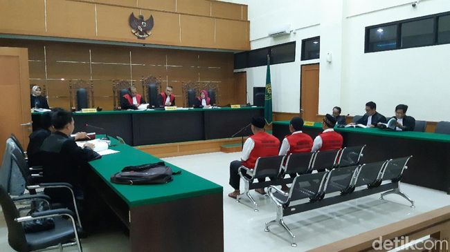 Terdakwa Pungli Korban Tsunami di RSDP Serang Dituntut 1 Tahun 6 Bulan Bui Terdakwa Pungli Korban Tsunami di RSDP Serang Dituntut 1 Tahun 6 Bulan Bui